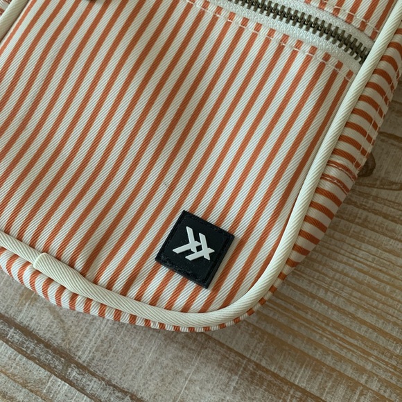 Like-new Thread cross-body wallet - Picture 2 of 5